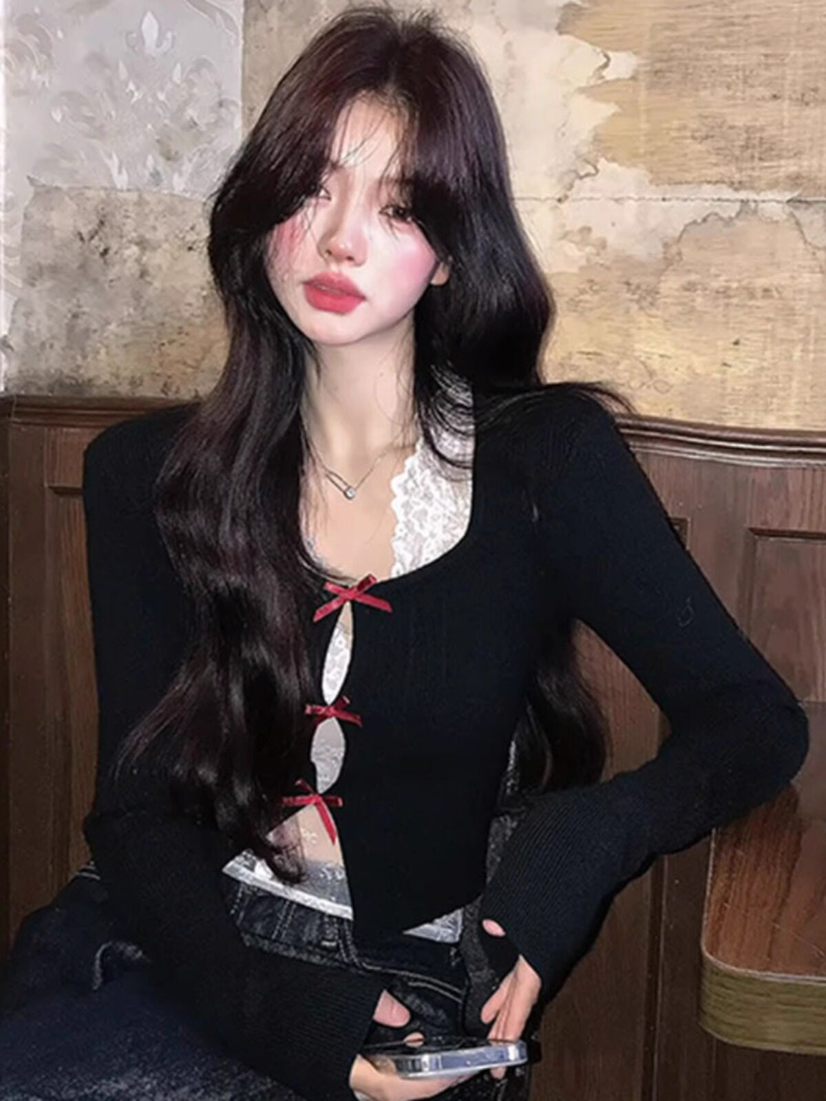 Korean-style sweet spicy knit cardigan for women, 2026 early autumn collection, featuring a lace inner design and long sleeves aa