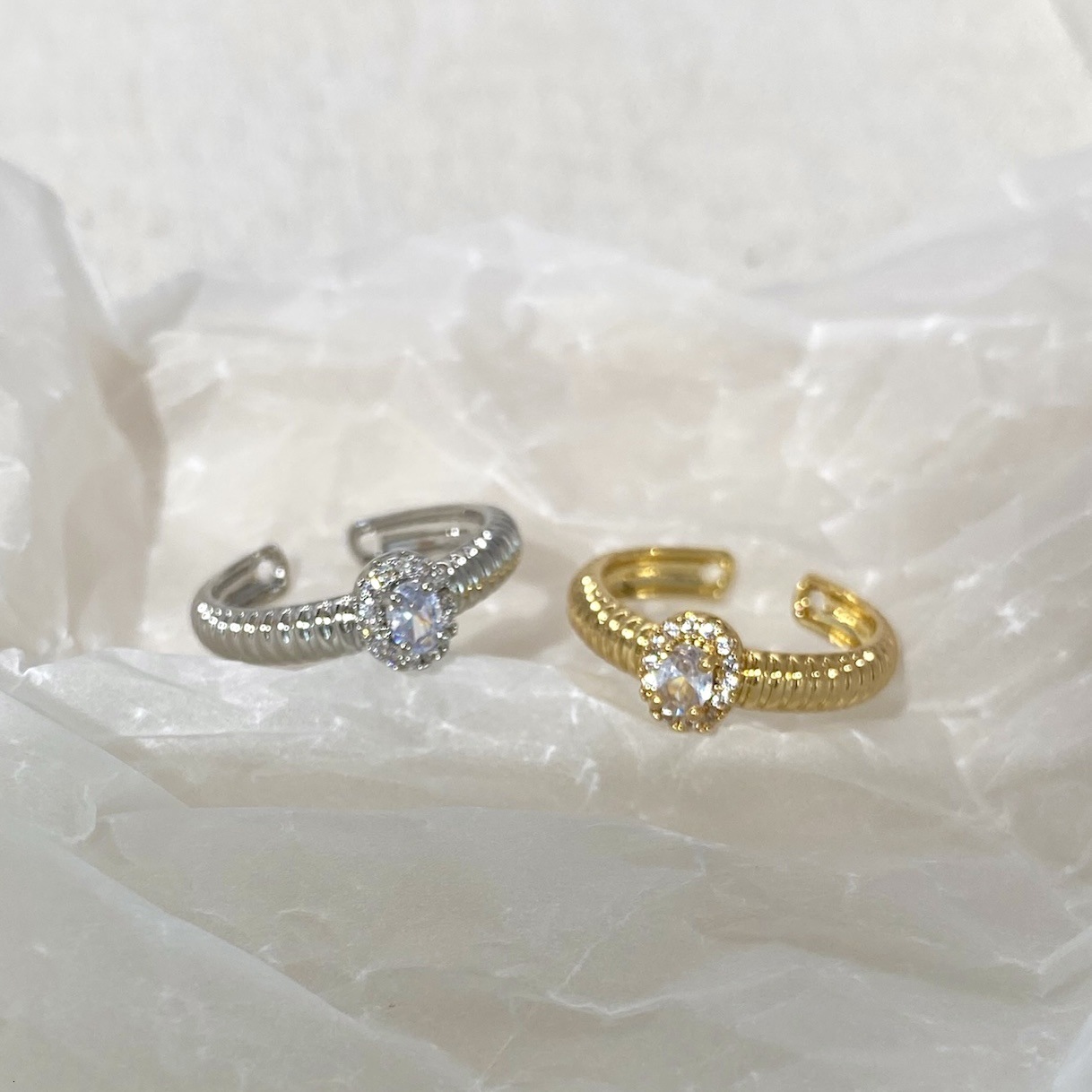 Korean-style minimalist oval diamond ring, nhe high-end luxury piece, exuding a ch and versatile vibe, perfect for women, with an Instagram-inspired