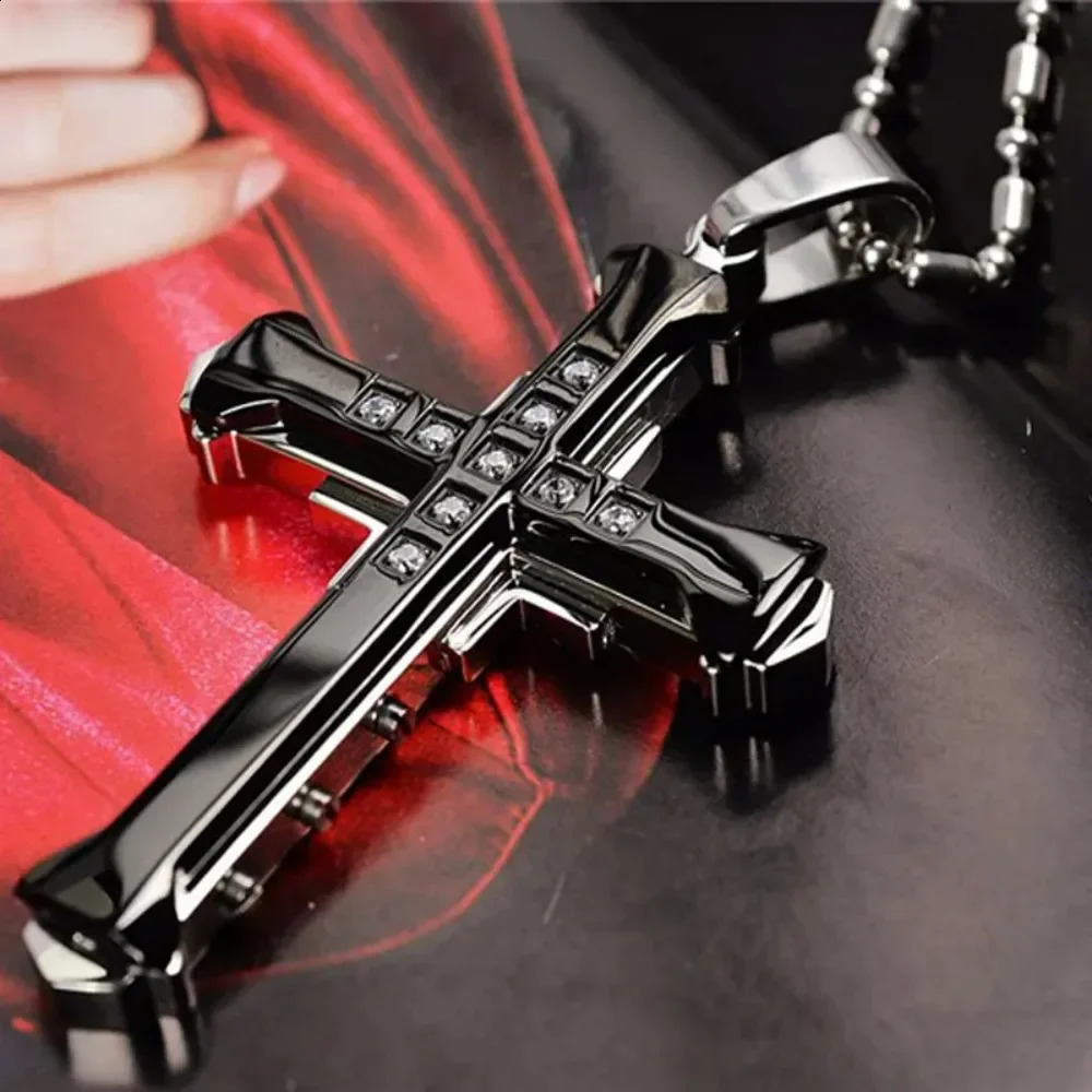 Crystal Cross Jesus Pendant 2026 Mens Style Simple and Cool Fashionable Items Steel Jewelry Party of Choice 260916