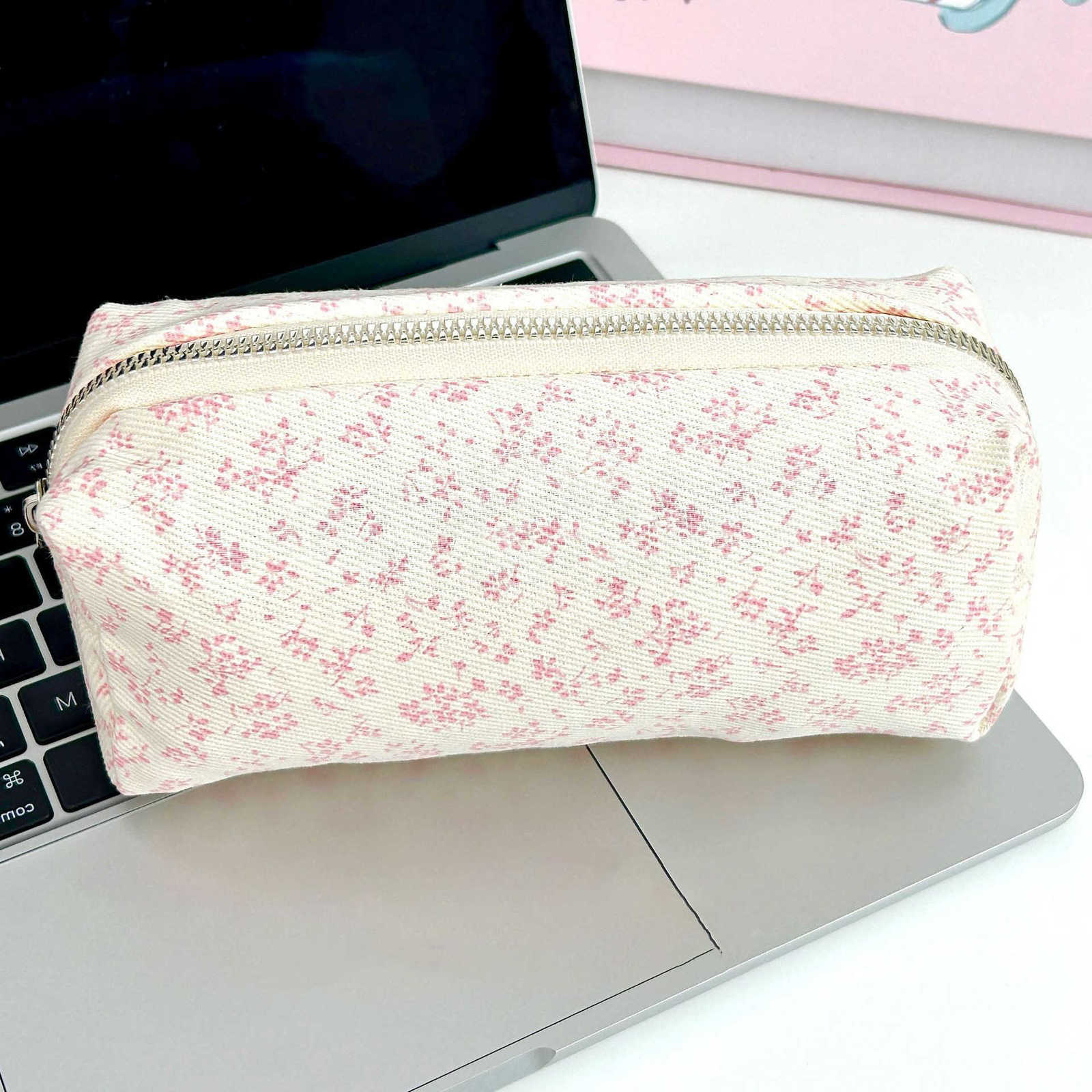 18*7*8cm Makeup 1pc Bag High-Quality Canvas Portable Storage Bag Stylish Pen Bag For Artists Portable Travel AccessoriesT260917
