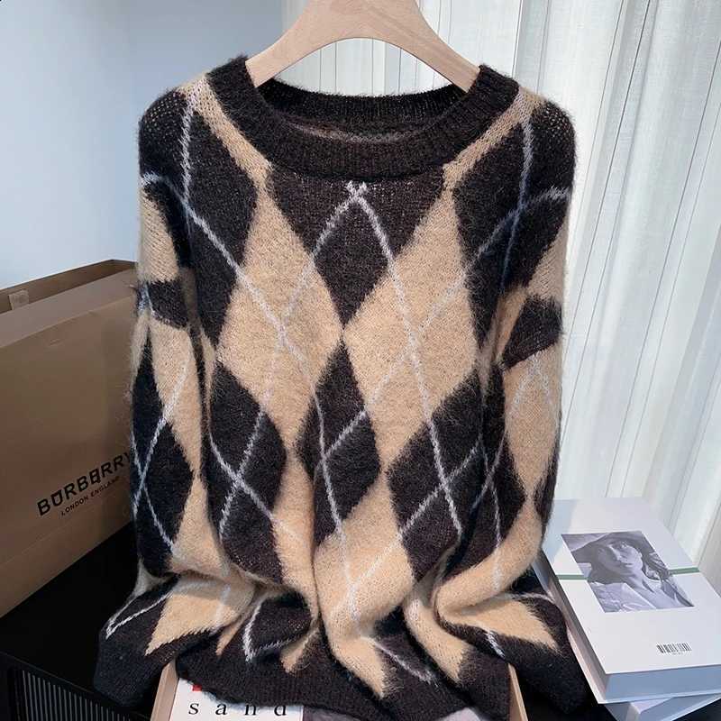 Thickened New Autumn/winter Style Soft and Cozy Plaid Sweater for Women Unique Round Neck Loose Knit Top J260916