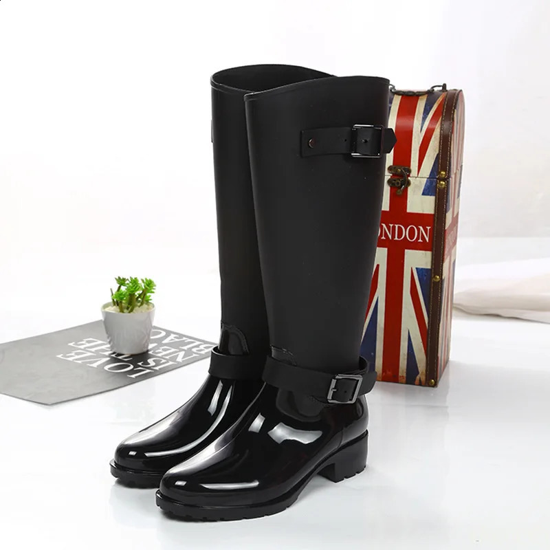 Womens zipper Tall Boots Punk Style Belt buckle Shoes Pure Color Rain Boots Outdoor Rubber Water shoes For Female Zapatos Mujer 260917