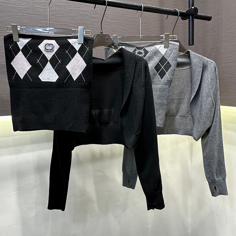 Luxury Crop Cardigan Women Slim Fit Vest Set Designer Plaid Knitted Long Sleeved Shirt Tank Tops Autumn Daily Versatile Knitwear