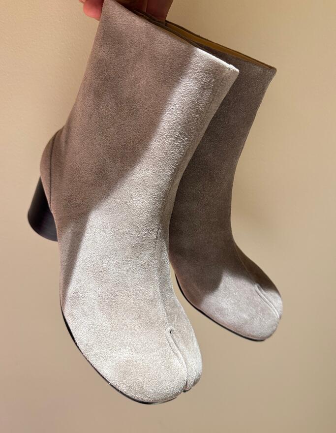 Top New 2026 Designer Women Original cowhide tabi split toe shoes boots for autumn and winter, new products with thick heels and short boots Chunky