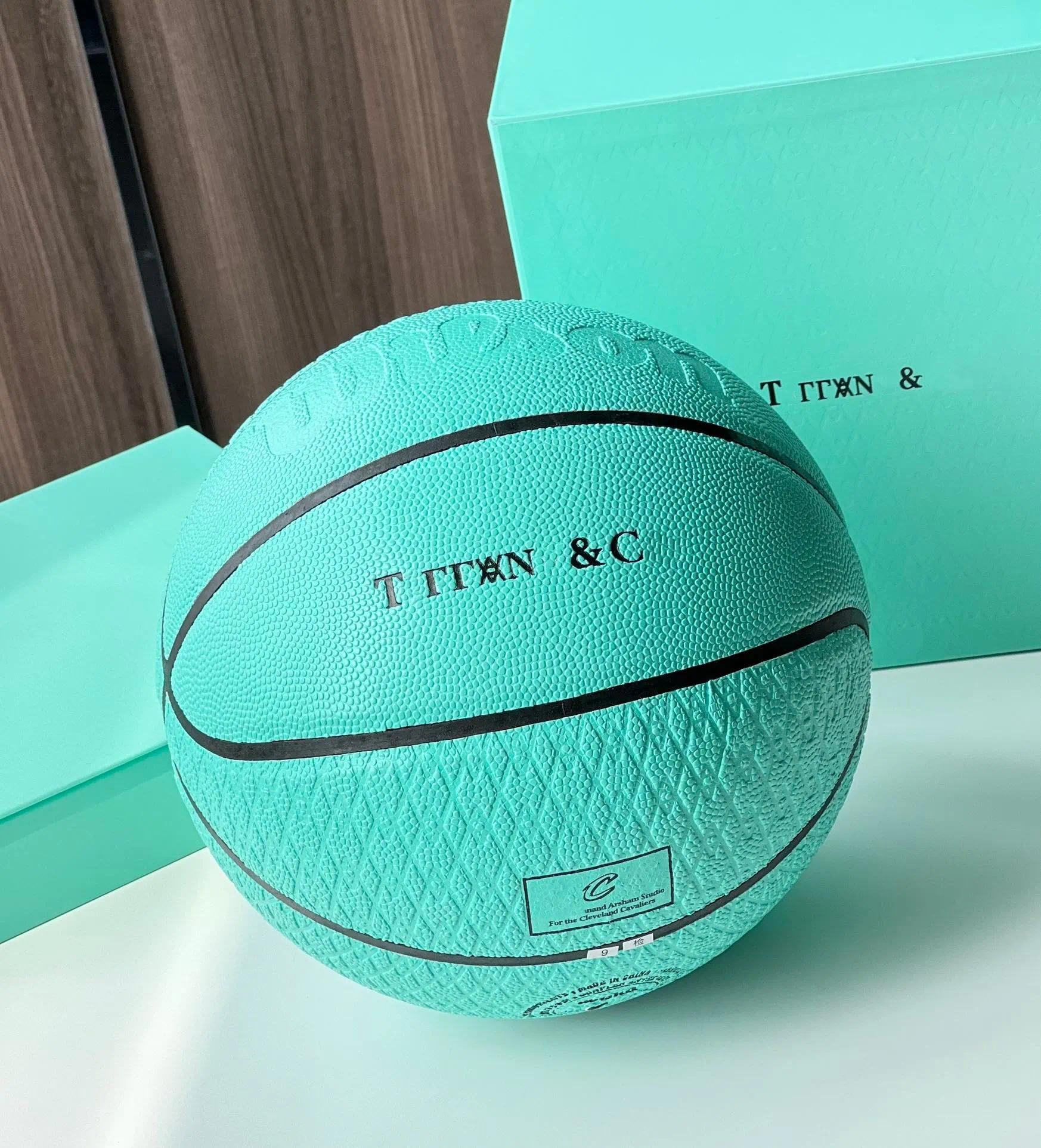 New Designer T Letter Logo Balls Luxury Fashion Leather Sky Blue Basketball with Ball Bag