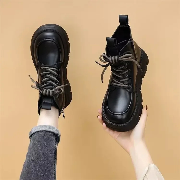 Snow Boot Style Short Mini Winter Sheepskin Boots Women Waterproof Natural Wool Ankle Boots Fur Lined Ankle Warm Flat Shoes 260917