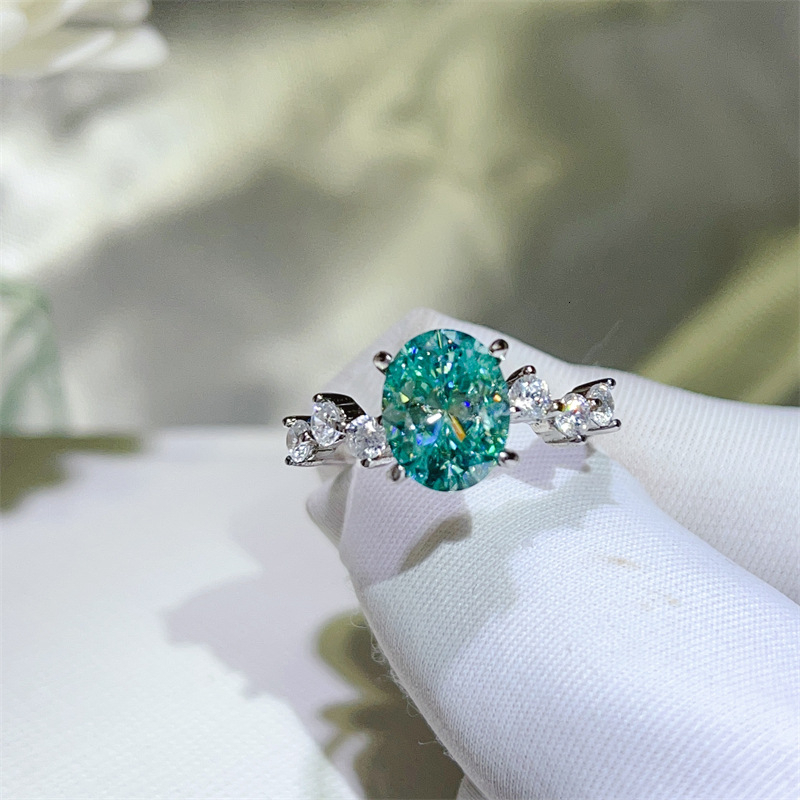 Green Micro-Paved Ring, Women's S-Size, Fashionable and Elegant, Colorful Moissanite Ring