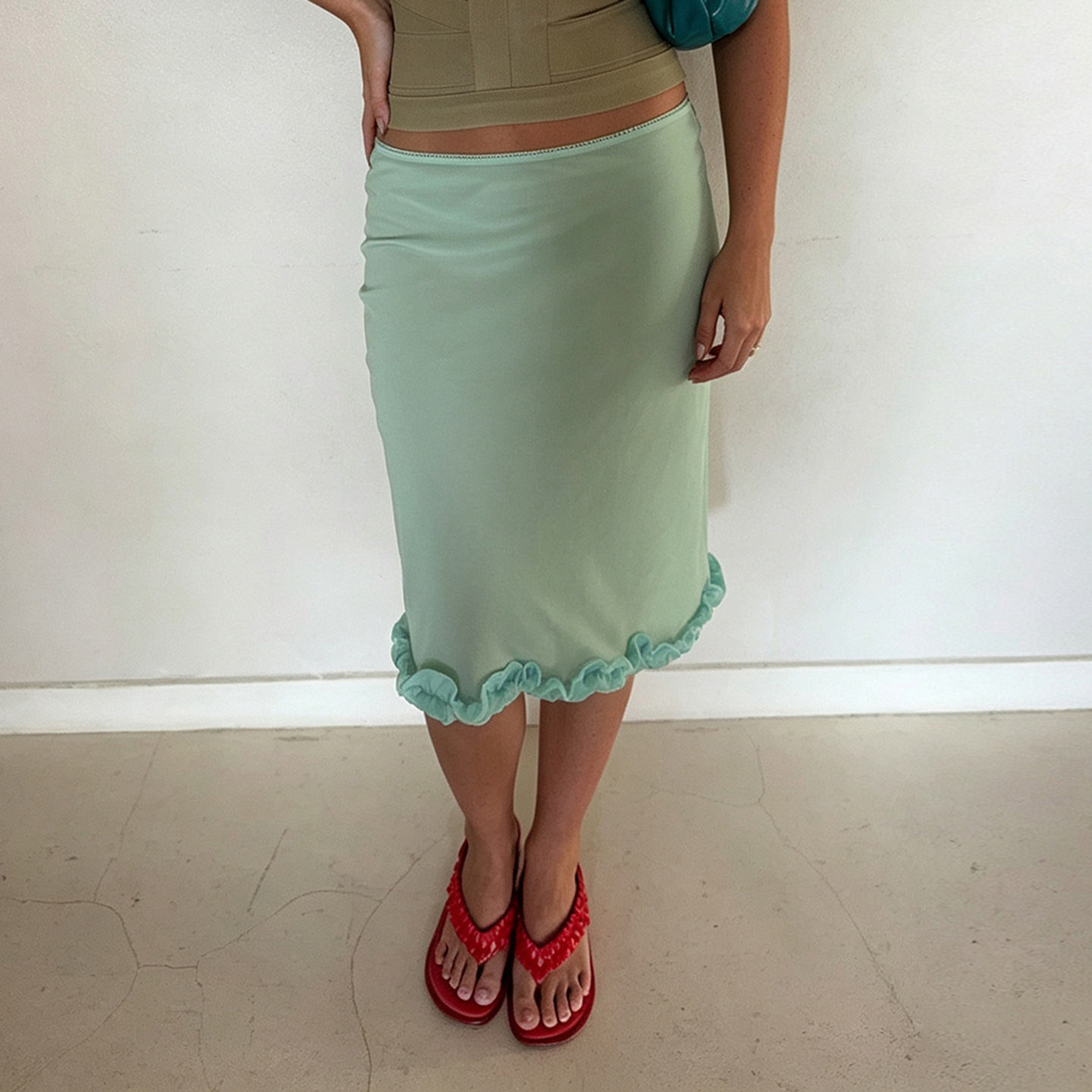 Vacation-style casual fashionable cloud-edge midi fresh pure, low-waisted A-line skirt, elegant and versatile 9c