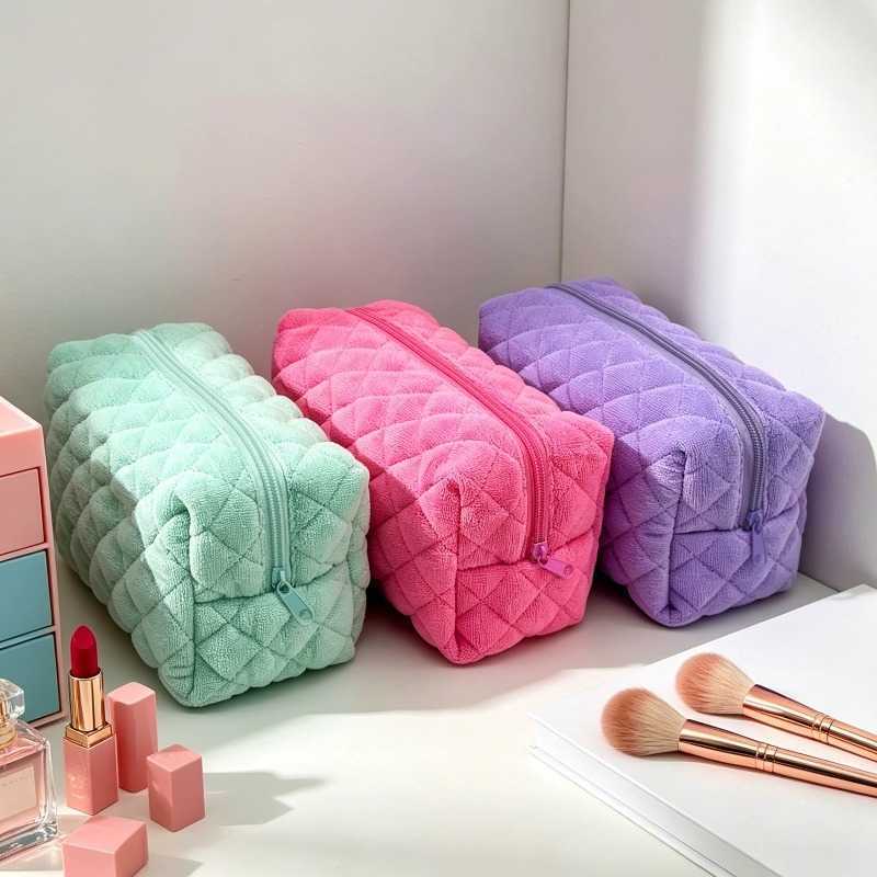 Quilt Fluffy Color Makeup Organizer Bag for Women Female Multifunctional Portable Wash Toiletry Storage PouchT260917
