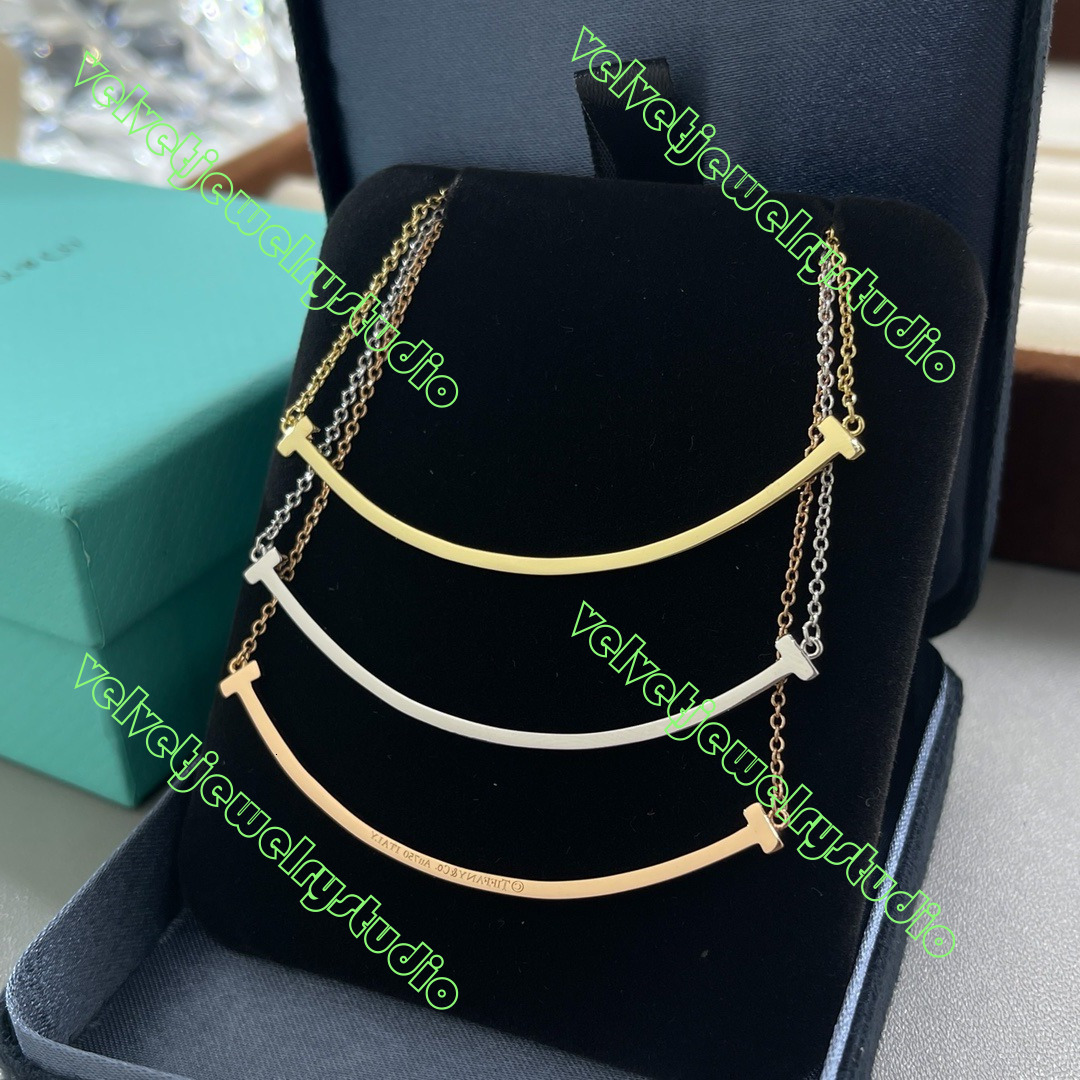 Designer Womens Mens Jewelry Necklace T-Brand Smile Plated With 18K Rose Gold Featuring Large Polished Smiley Face Design Simple Fashionable Clavicl
