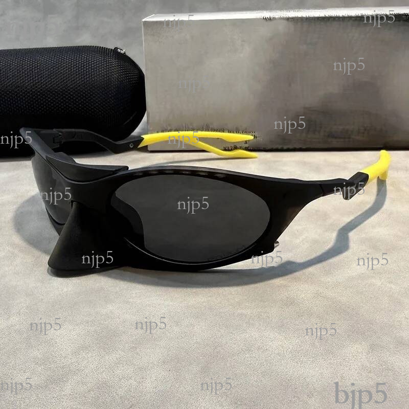 2026 New Retro Sunglasses for Men Women Outdoor Cycling Travel Sports Glasses Lightweight PC UV Protection Driving Eyewear