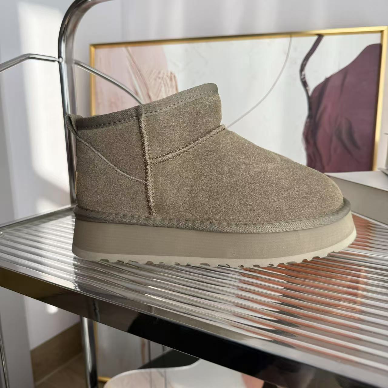 Winter Ladies Designer Shoes Ultra Mini Platform Ankle Boots Luxury V Shape Seam Design Cozy Full Fur Interior Rugged Anti Skid Outsole Height Boost