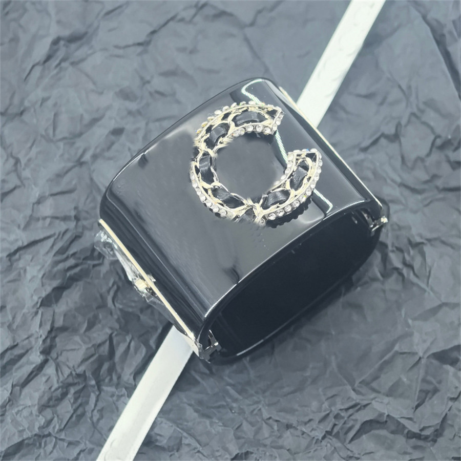 Designer Bangle Rigid Acrylic Bangle C Luxuri Bracelet Transparent Accessory Blending Pearls Diamonds Letter Elements Jewelry Gift for Women CC as34