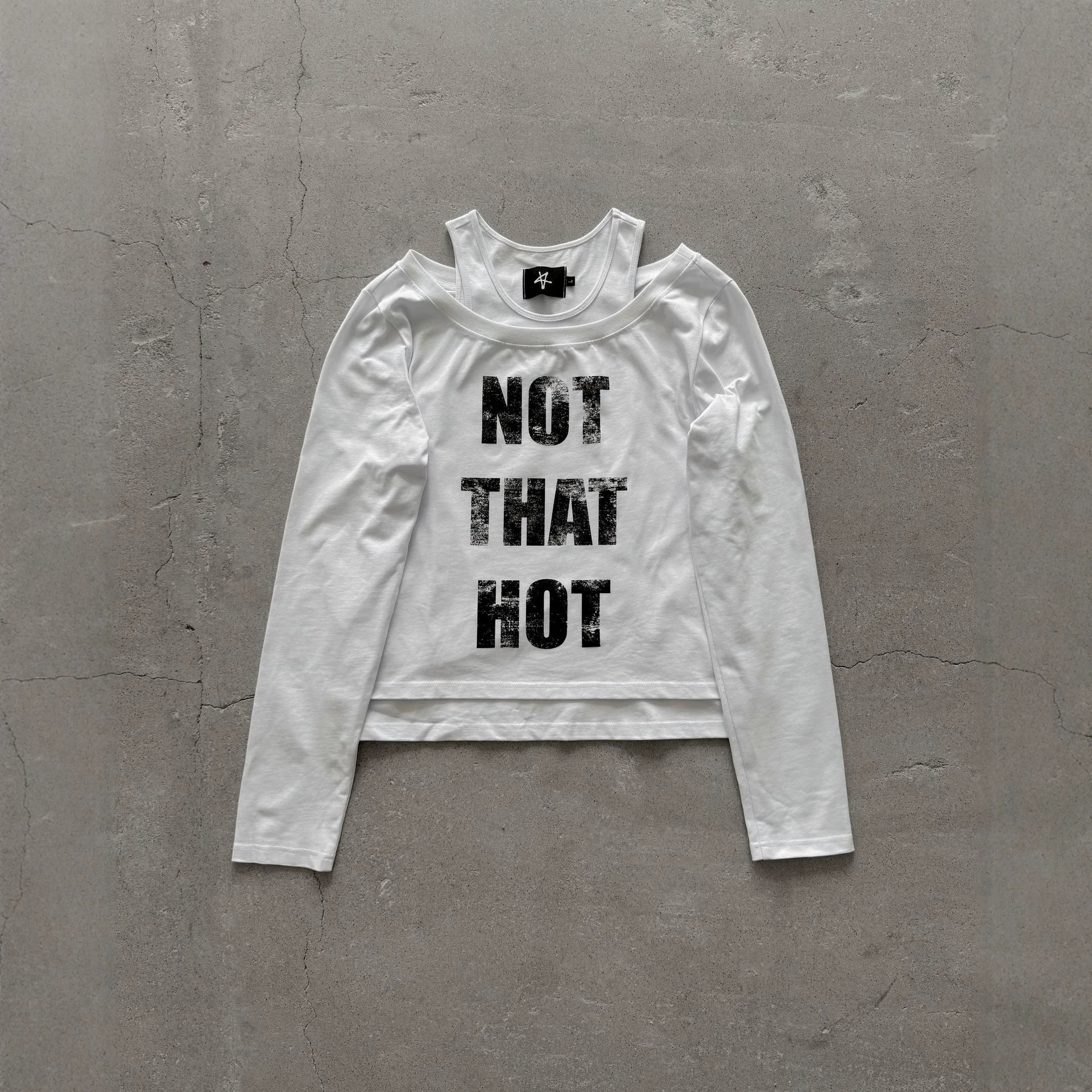American-style distressed letter print faux two-piece long-sleeve top with cut-out shoulders, one-shoulder neckline, layered double-strap design, pe