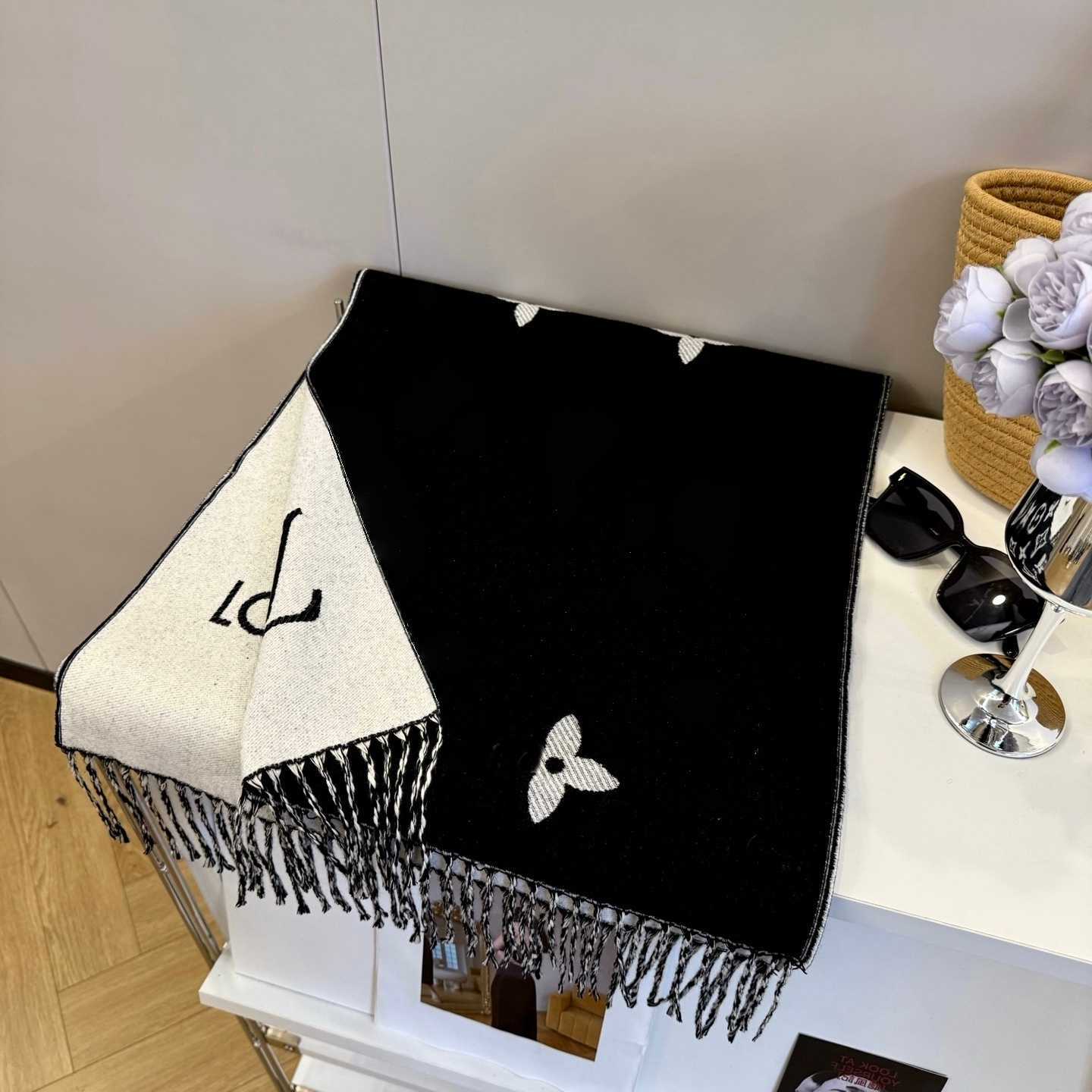Plaid 2026 Women Man Scarf % Cashmere Scarves For Winter Warm Womens and mens Long Wraps Size 180x90cm S260917NLR2