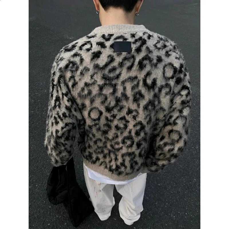 American Winter Leopard Print Retro round Neck Pullover Sweater Men's Loose Lazy Style Warm Knitted Top Polyester Fiber J260916