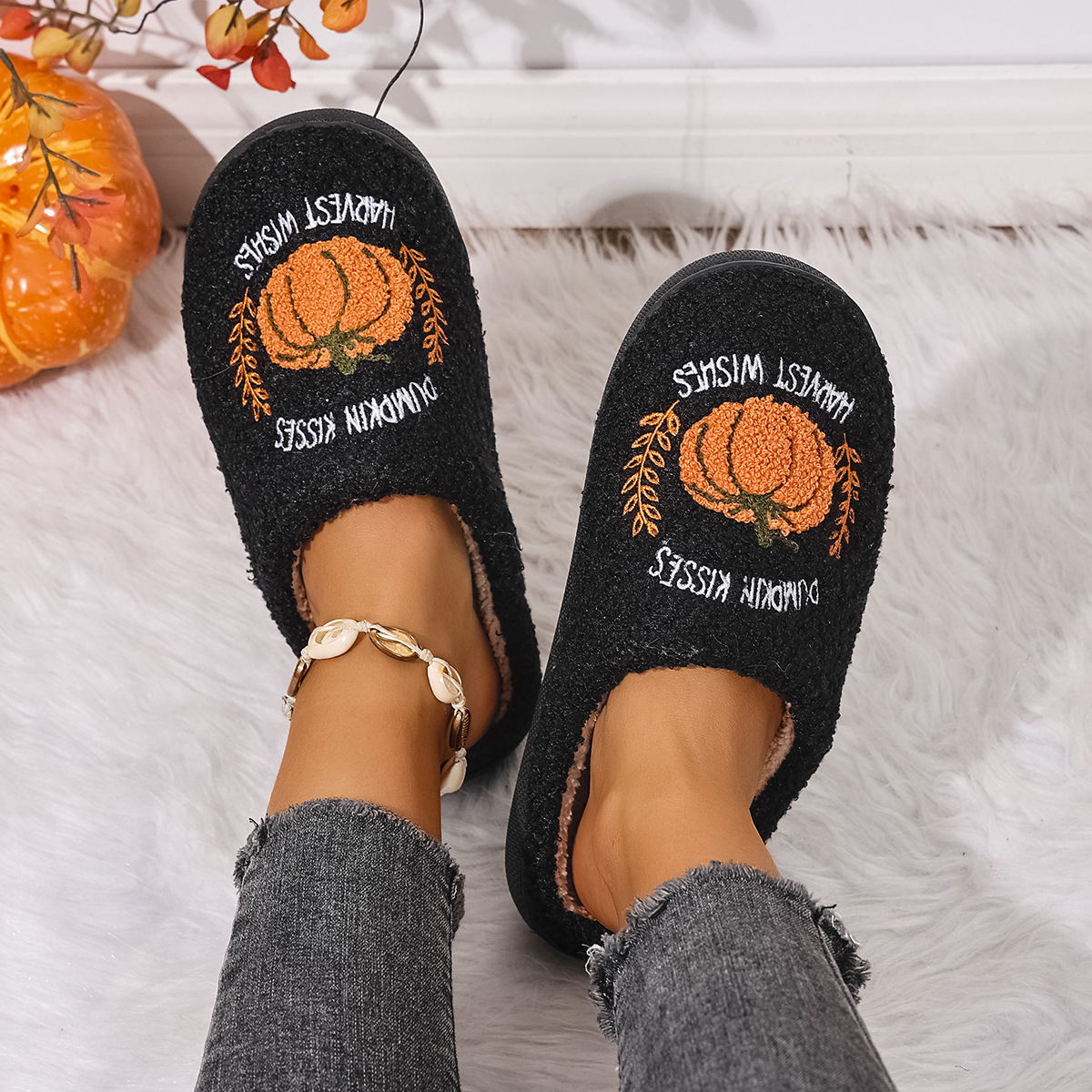 Free Shipping 2026s Designer New Winter Cotton Slippers Halloween Pumpkin Home Warm Indoor Slippers