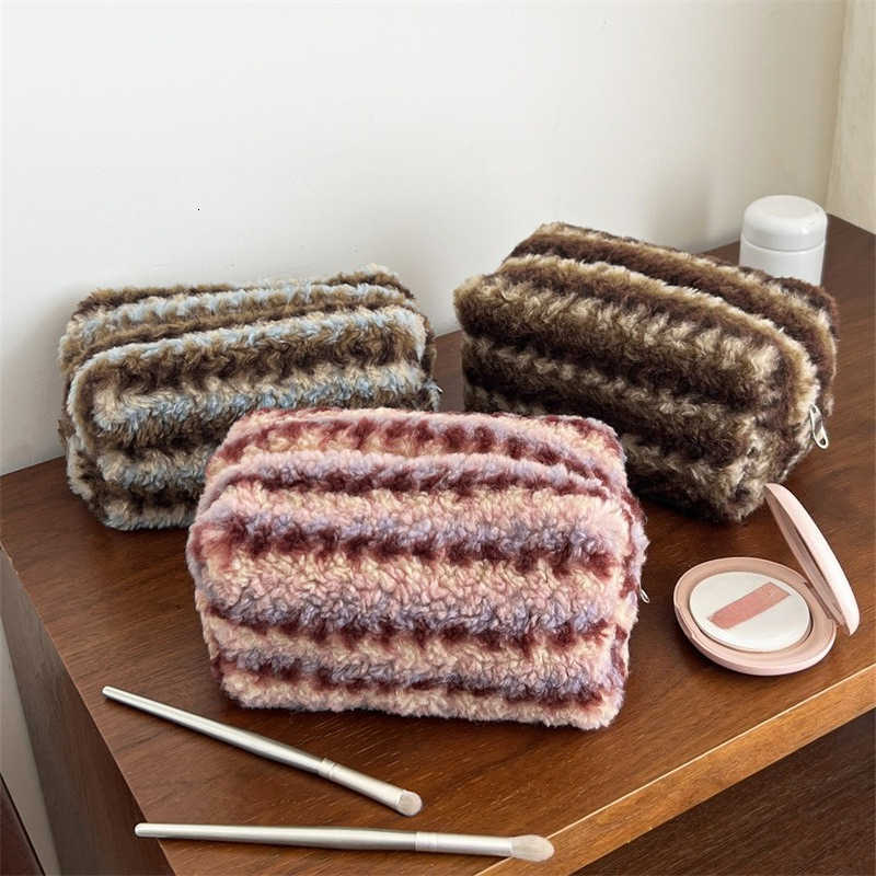 Winter Autumn and Plush Stripe Makeup Bag Large Capacity Toiletry Bag Make up Storage Handbag Retro Style Cosmetic BagT260917