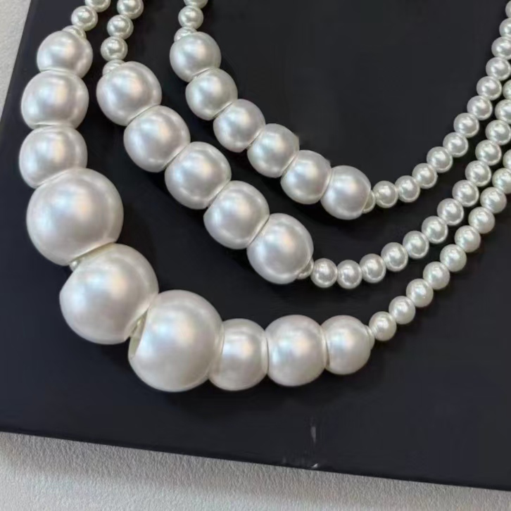 Fashion Show New Trendy Women Luxury Charms Necklace Silver Color Letter 3Layers Pearl Chain Necklace for Girls Women for Party Wedding Nice Gift