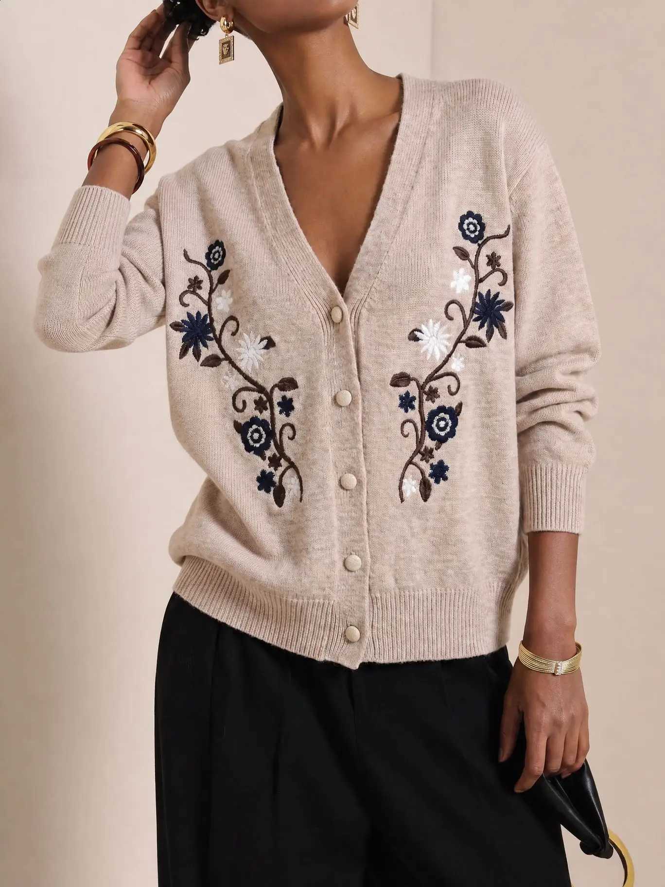 Women's Embroidered Knitted Cardigan Autumn Winter New Retro Floral V-neck Sweater Jacket J260916