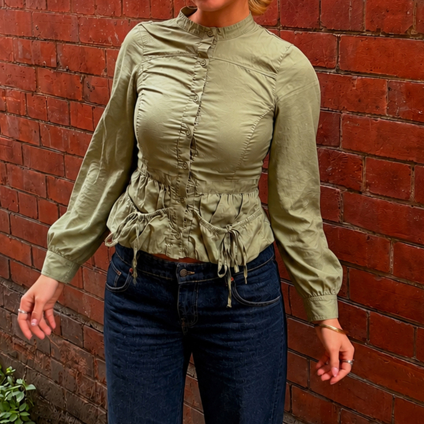 American retro workwear style, drawstring waist, stand-up collar, pleated long-sleeve top, slim-fit, figure-flattering, versatile design shirt fd