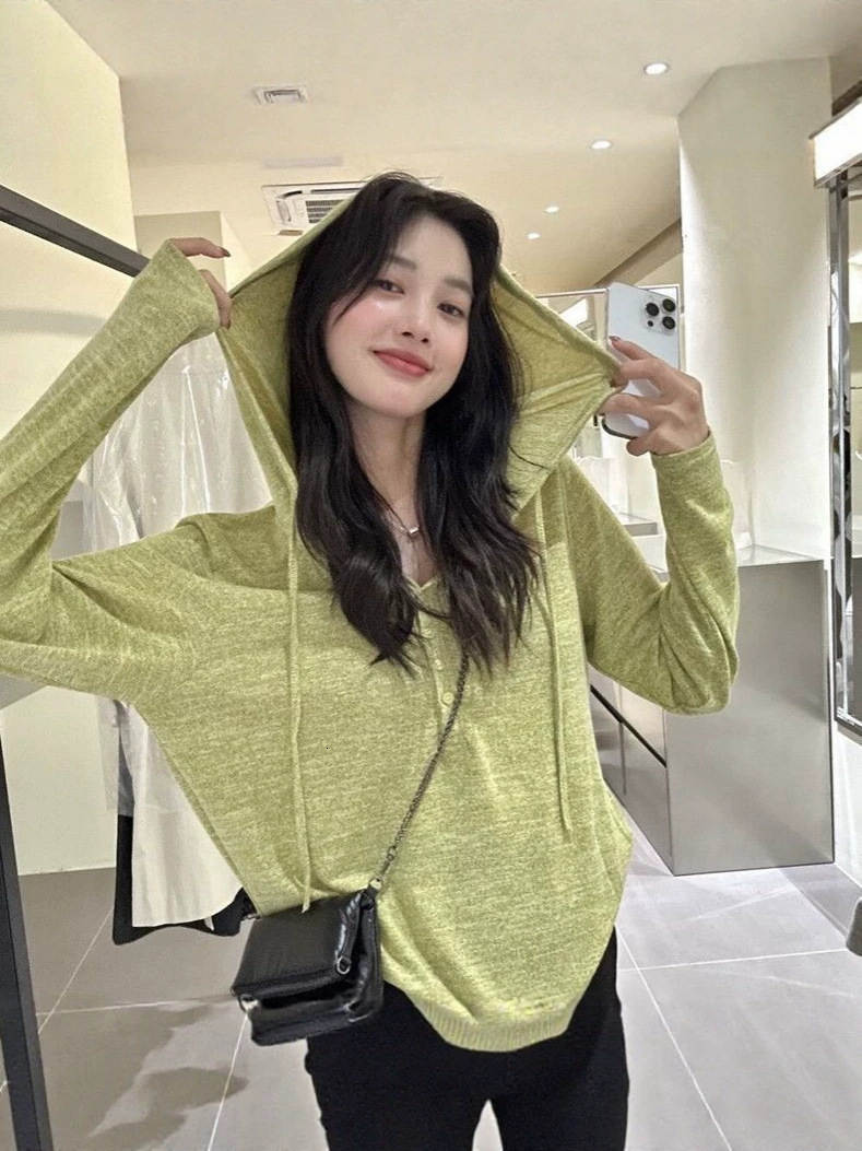 Solid-color hooded long-sleeve loose-fit T-shirt for women, autumn 2026 new collection, versatile, casual, and sun-protective cover-up top ed