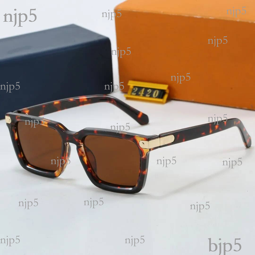 for casual Sunglasses Luxury Top trend designer women and Men Eyeglasses Outdoor Shades Big Square Frame Fashion Classic Lady Sun glasses Mirrors Qu