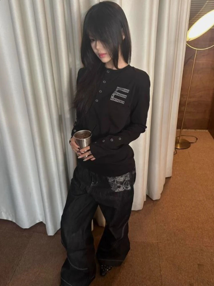 Aesthetic Vintage Black Long Sleeve Tshirts Women High Street Girl Print Oneck Tees Female Y2k Gothic Thin Slim Clothing 260916