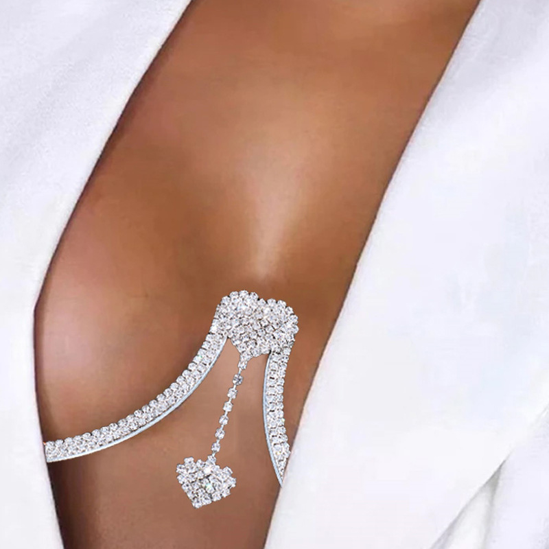 20206 New hot-selling accessories, women's double heart pendant, rhinestone chest rest, sexy body chain body chain 06