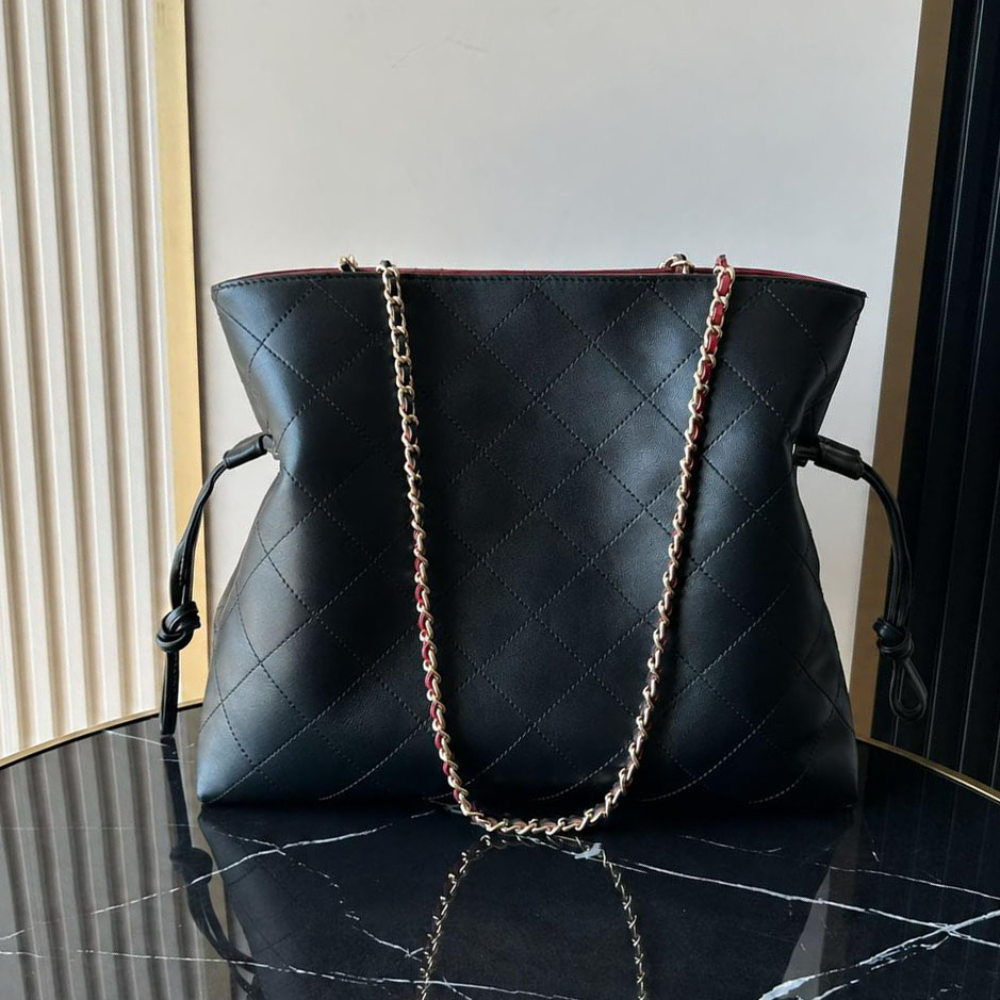 Drawstring Tote Bag Refined Quilted Soft Leather Large Capacity Chain Shoulder Bag for Daily Commute Top-Tier Designer New Arrival