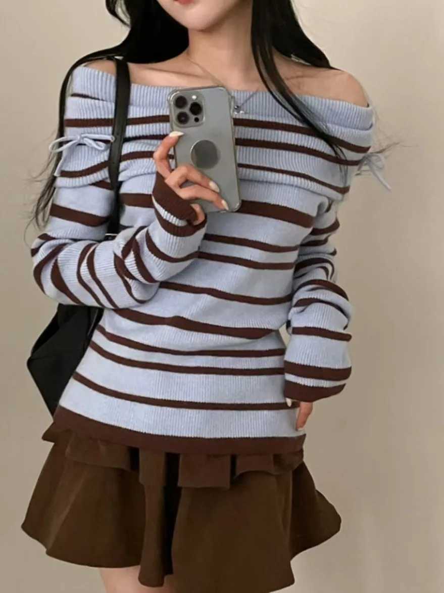 Chic Winter New Pure Desire Knitted Top Women's Retro Striped One-Shoulder Sweater Thickened One-Shoulder Design Girl's Knitwear S260917Z4