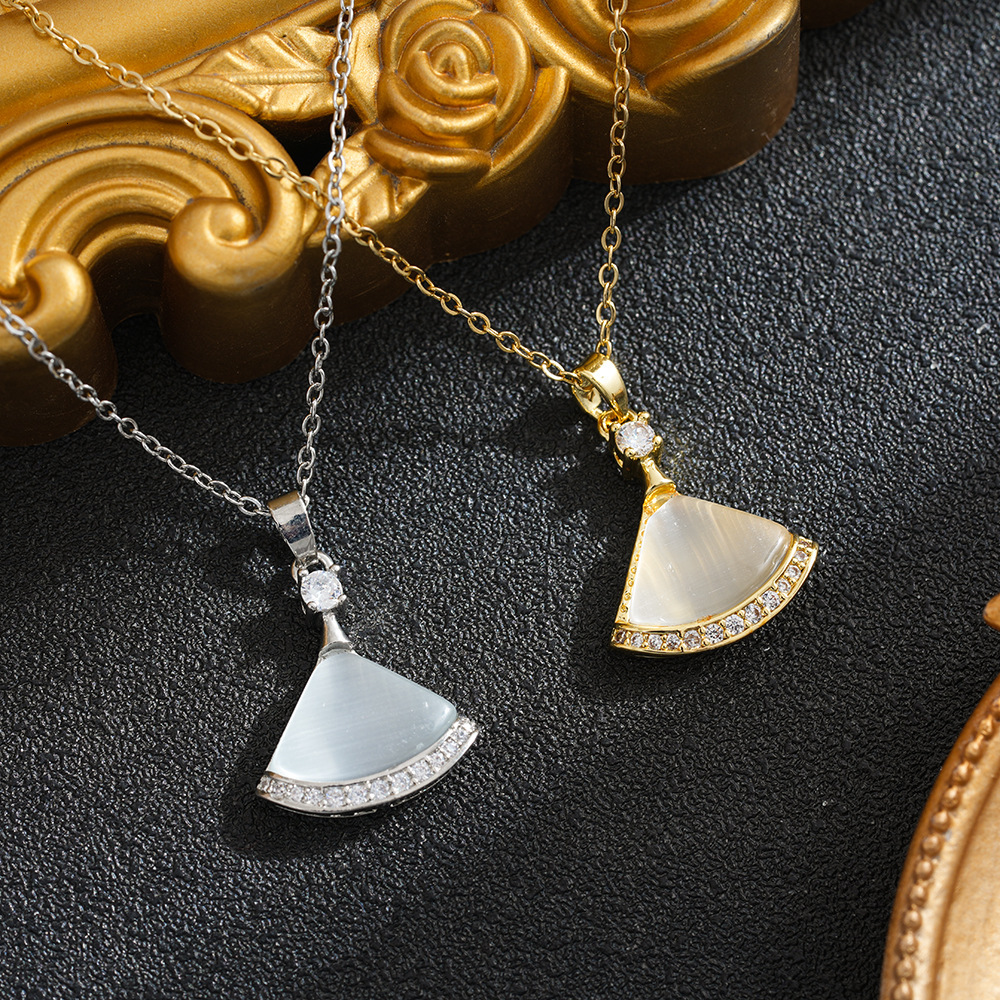 Exquisite micro-inlaid creative dress-shaped fan accessory necklace for women, with a unique design, high-end elegance, and versatile collarbone cha
