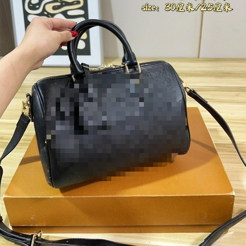 2026 Designer Women's Single Shoulder Crossbody Bag Fashion Classic Pillowcase Styling Makeup Bag Handheld Shopping Travel Commuter Bag 10A