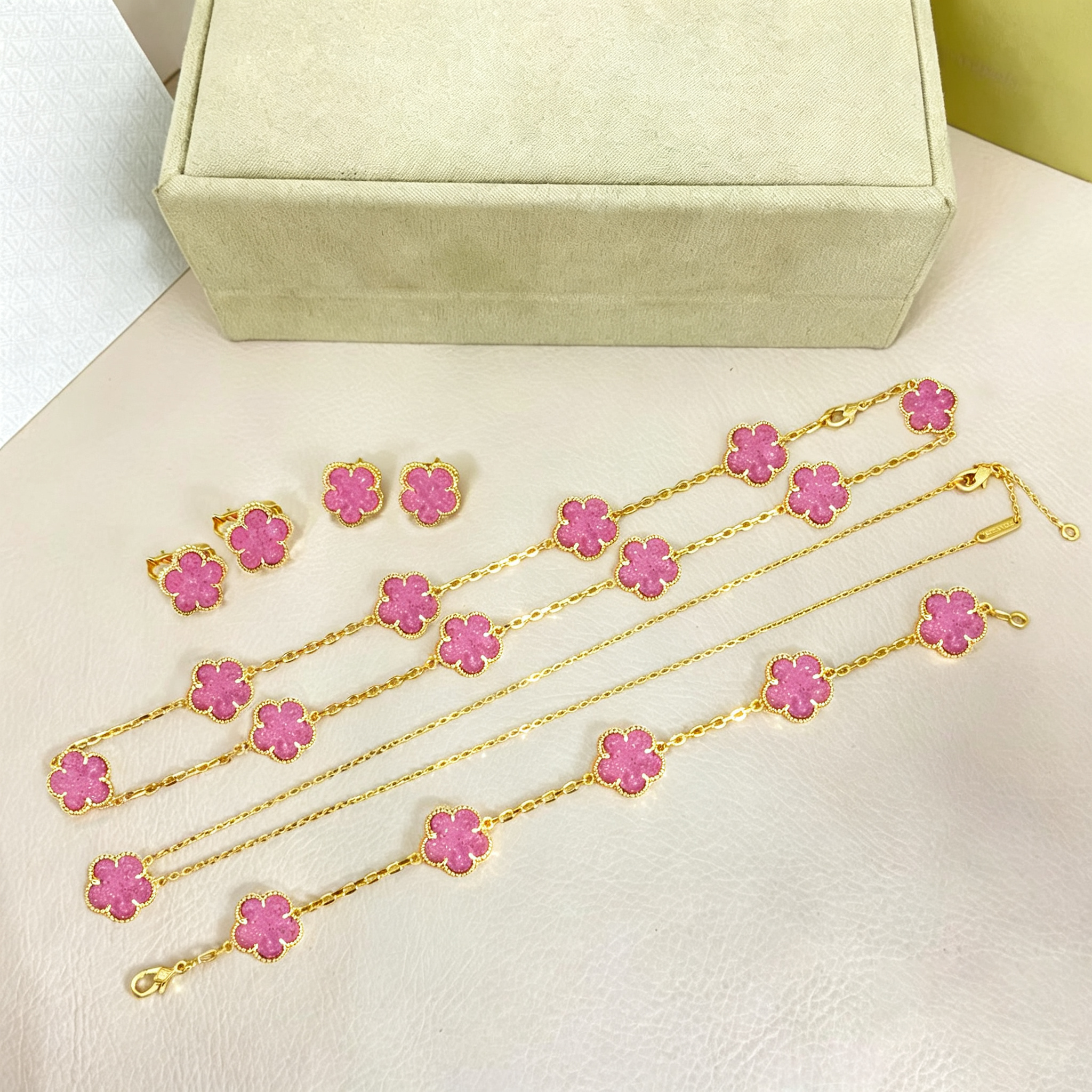 clover necklace designer bracelet earrings jewelry set luxury jewelry for women translucent glitter powde15mm v gold pendant necklace set high quali