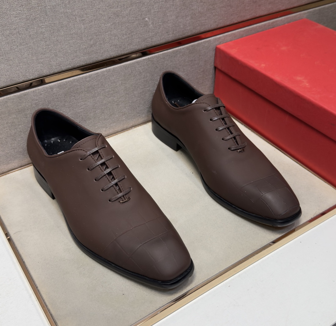 Designer Luxurys Dress Shoes New Style Cowhide One-piece Business Formal Leather Shoes Men Square-toe Lace-up Oxford Shoes Man Wedding Shoes