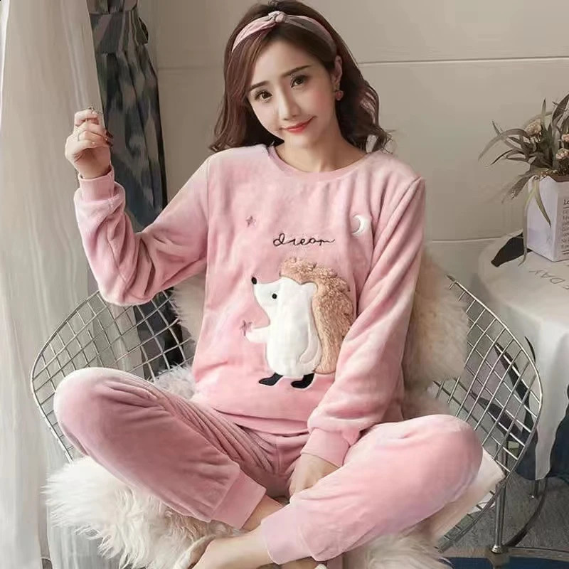 Autumn Winter Flannel Soft Warm Women's Pajamas Round Neck Long Sleeve Women Two Piece Set Cute Printing Pajama Suit Women 260917