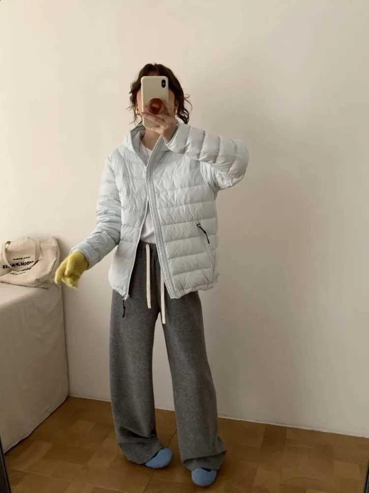 Lightweight Women's 2026 Winter New Hooded Cropped Quilted Puffer Jacket Slim Fit Warm Elegant Chic Coquette Trendy J260917