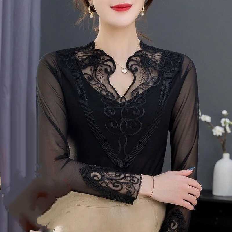 Hot Autumn Winter New Women Lace Mesh Splicing Western Style Flower Collar Bottom Shirt Thick Velvet Warm Long Sleeve Smallshirt H260916
