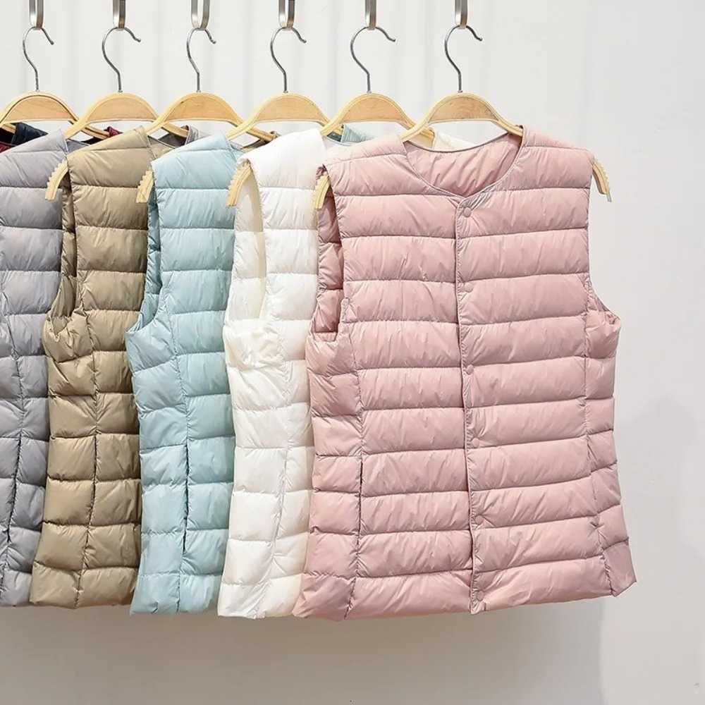 Autumn Spring 2024 Fashionable New Outerwear Warm Vests Light Down Women Waistcoat Portable Warm Sleeveless Liner Casual H260917