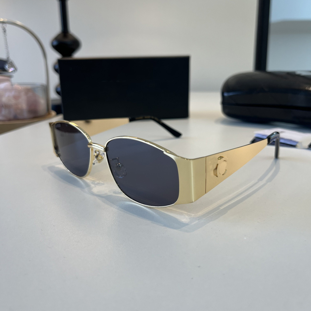 High Quality Luxury Polarized C Designer Sunglasses for Men and Women Stylish Sun-Blocking Perfect for Beach travel Vacations CCliness ytuj56t