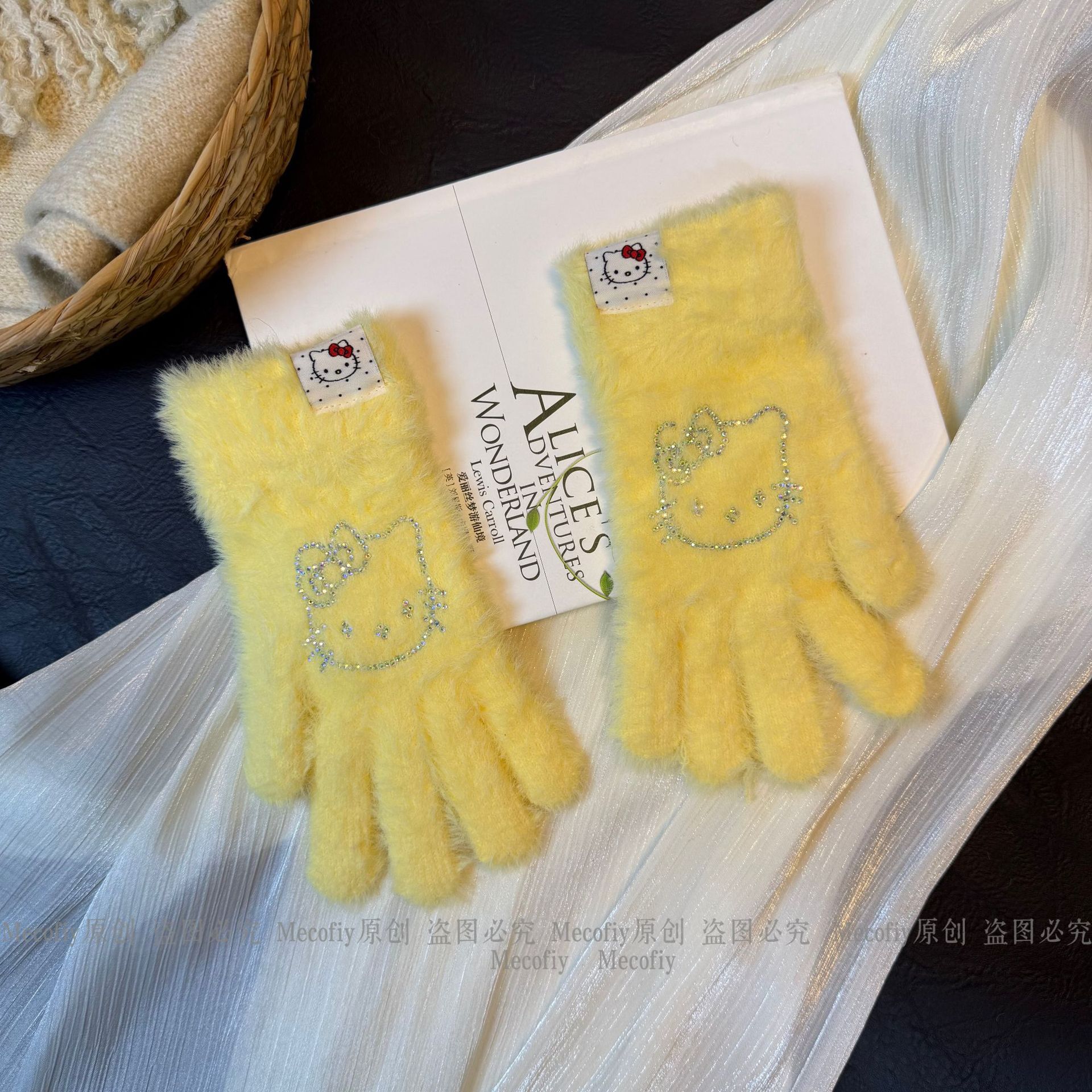 Knitted cute KT cat design rhinestone embellishme, split-finger gloves, 2026 new style, thickened with faux fur, winter cycling, warm, and suitable