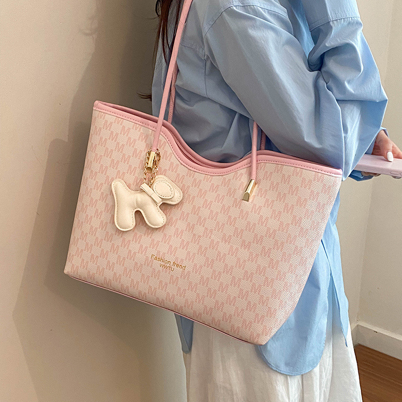 European American style, high-end women's large-capacity new 2026 casual and commuter winter shoulder bag, tote bag