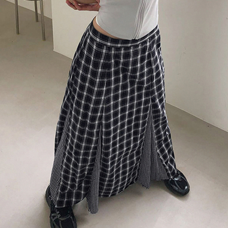 American retro plaid patchwork design, a unique stylish midi skirt for women, with an artistic flair, loose fit, and versatile long design c4