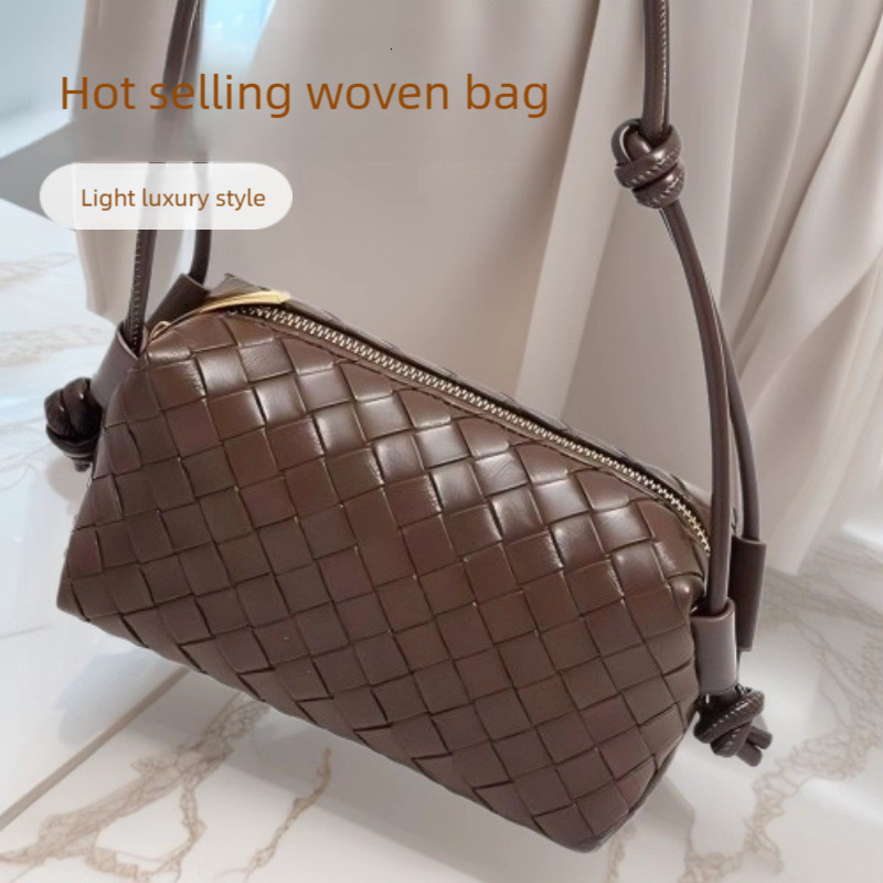 Trendy Woven Pillow For Women, 2026 Summer woven bag, Simple And Versatile, Underarm Bag, Niche Casual Shoulder Bag Fashionable Luxury Handbag Under