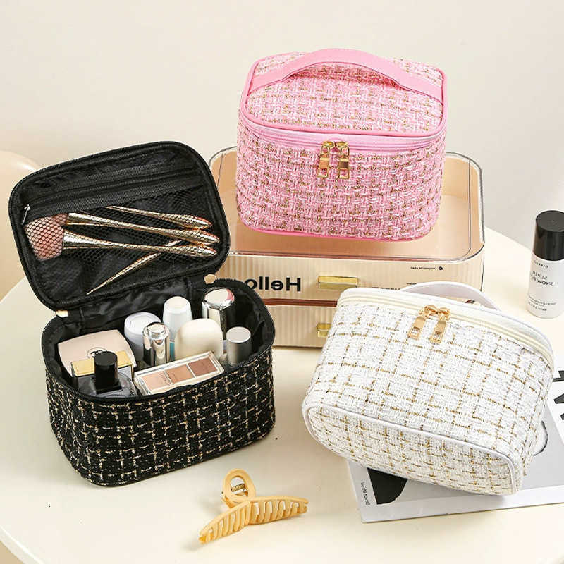 Knitted Women's Bag Korean Style Of The Plaid Small Perfume Handheld Large-capacity Portable Makeup Bag Fashionable Storage BagT260917