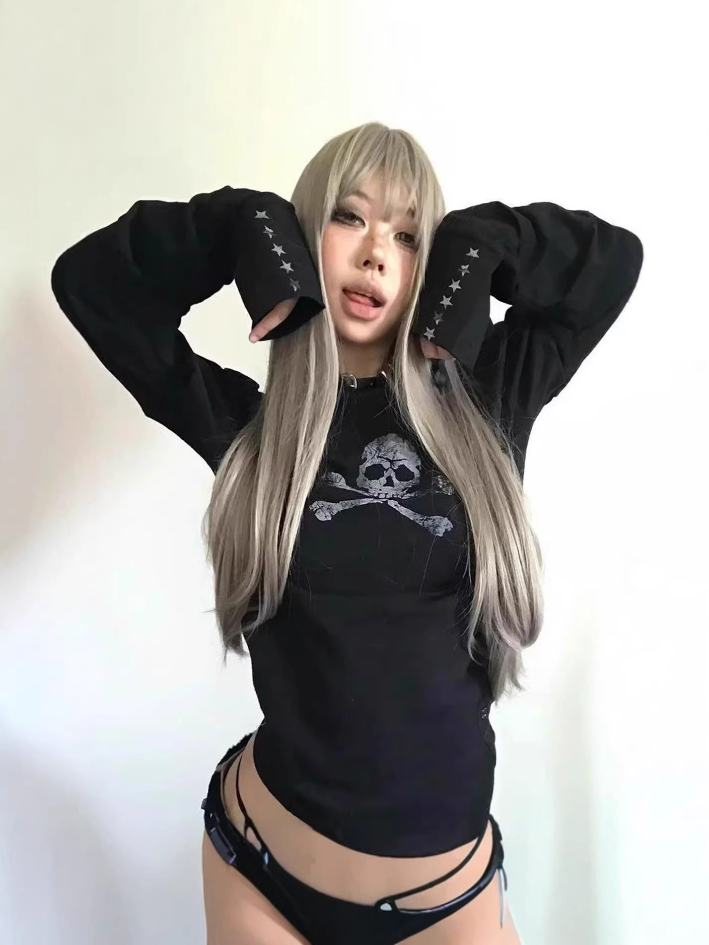 Subculture trend, gothic long-sleeved, unique round-neck T-shirt, casual high-street style, Instagram-inspired pullover T-shirt women, suitable for