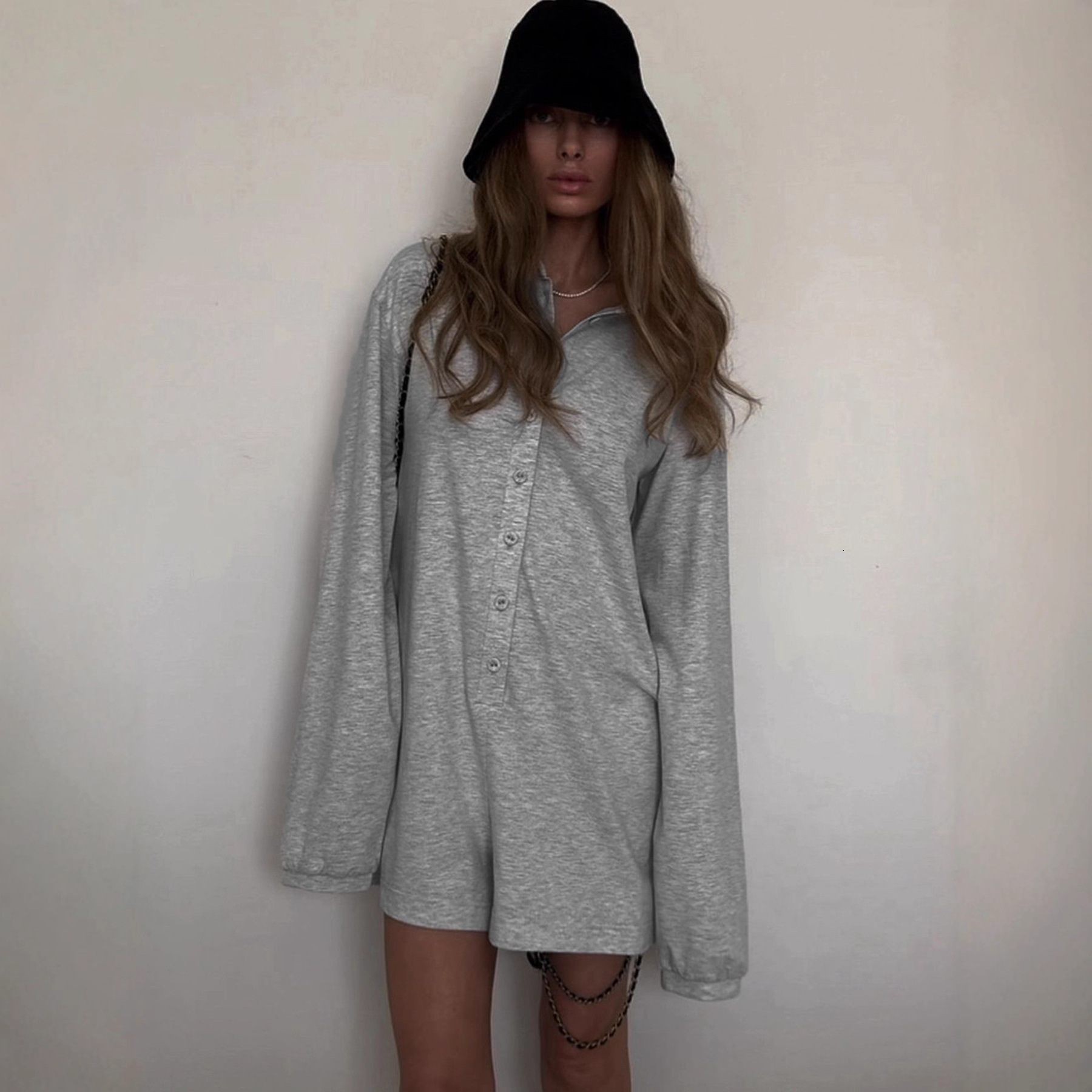 American-style casual loose-fitting button-up jumpsuit, solid color, simple turn-down collar, basic streetwear, long-sleeved short jumpsuit for wome