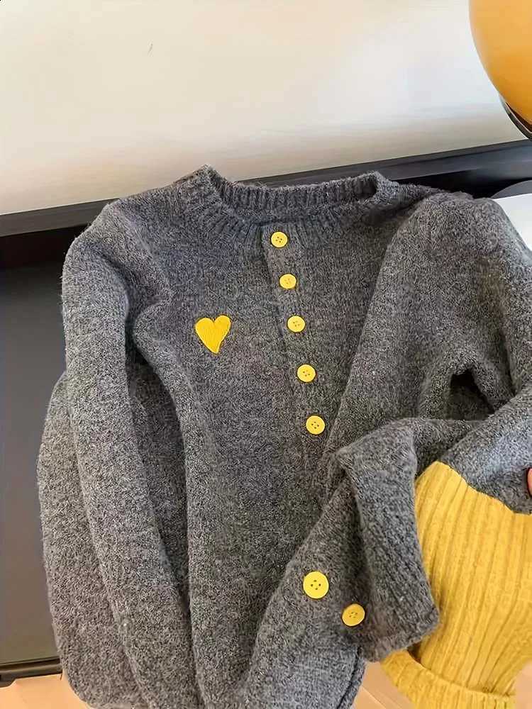 Women's Round Neck and Heart Embroidery Is Casual Sweet and Versatile Long-Sleeved Wool Cardigan Relaxed and Casual. X260916