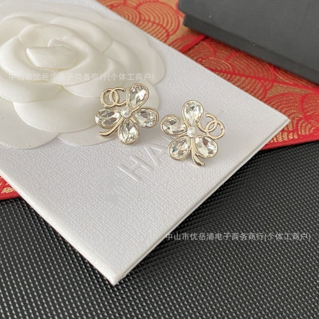 cc earrings Letter Four Leaf Clover Diamond Studded Flower Pearl Sweet Style Channel earrings for Women