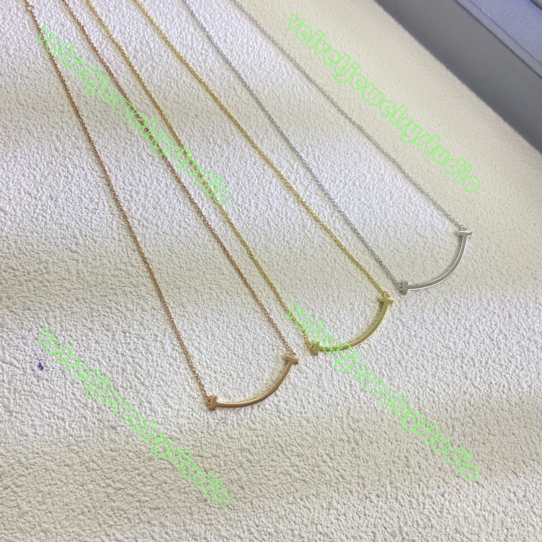 Designer Womens Mens Jewelry Necklace T Brand Small Smooth Smiley-Face Necklace For Women Delicate Unique Smile Pendant Versatile Clavicle Chain